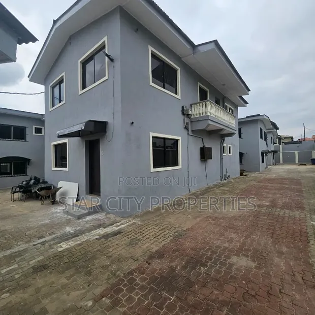 5-Bedroom Townhouse/Terrace for Rent in Ketu - 1