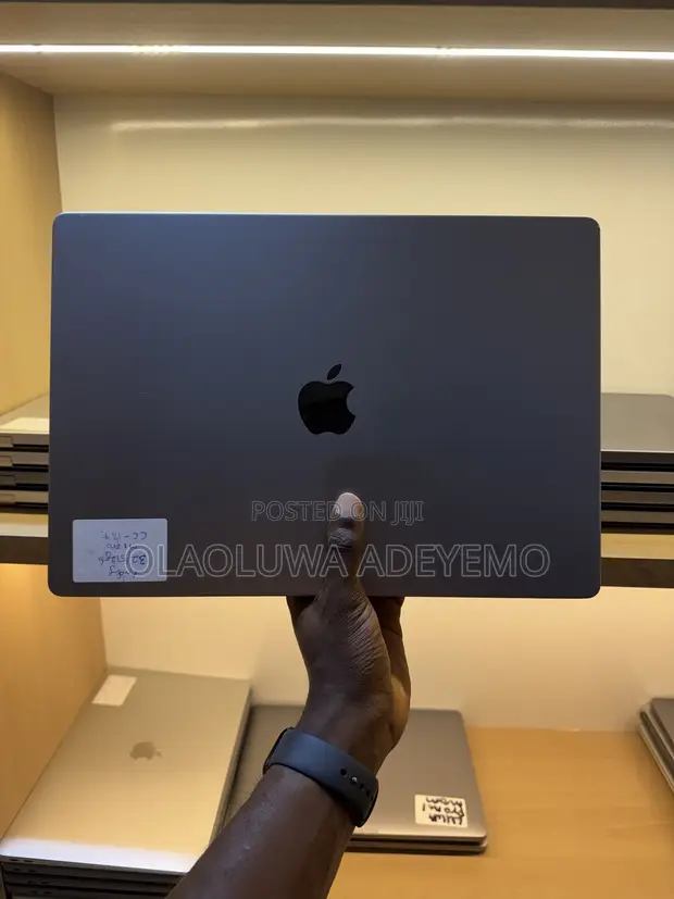 Apple MacBook Pro 2021 M1 Pro 32GB RAM 512GB SSD - 1