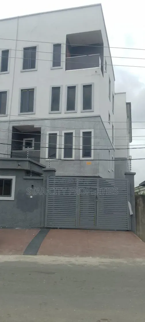 4-Bedroom Semi-Detached Duplex da BQ a Maryland Crescent - 1