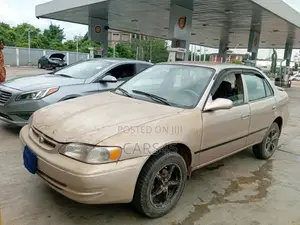 Toyota Corolla 2000 Zinariya