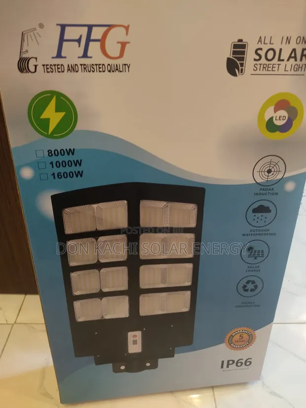 Spartan 400W LED Solar Street Light - 1