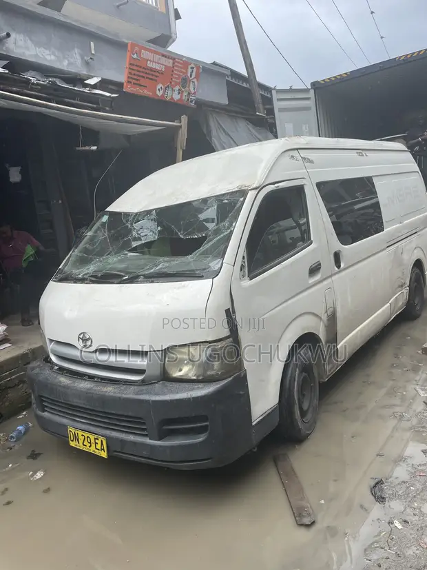 2010 Toyota HiAce Bus - White - 1
