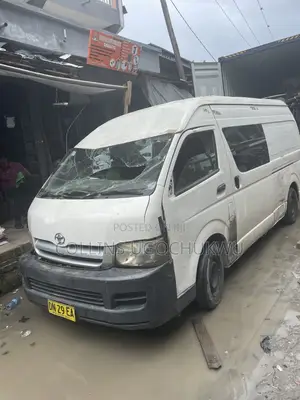 2010 Toyota HiAce Bus - White