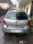 Toyota Yaris Base Hatchback 2010 Silver - 2