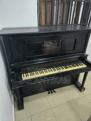 Tsohon Piano Mai Tsaye Baƙi
