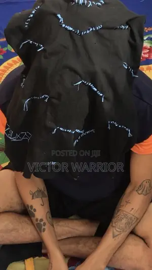 VictorWarrior 'Life Stitches' Baƙar Tufar Unisex