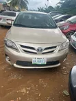 Toyota Corolla 2012 Zinariya - 1
