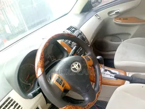 Toyota Corolla 2012 Gold