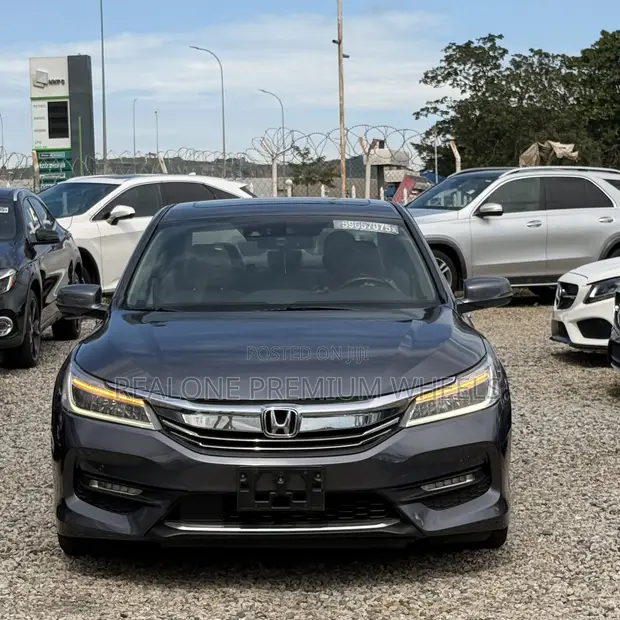 2016 Honda Accord Touring Sedan FWD (3.5L V6) - 1