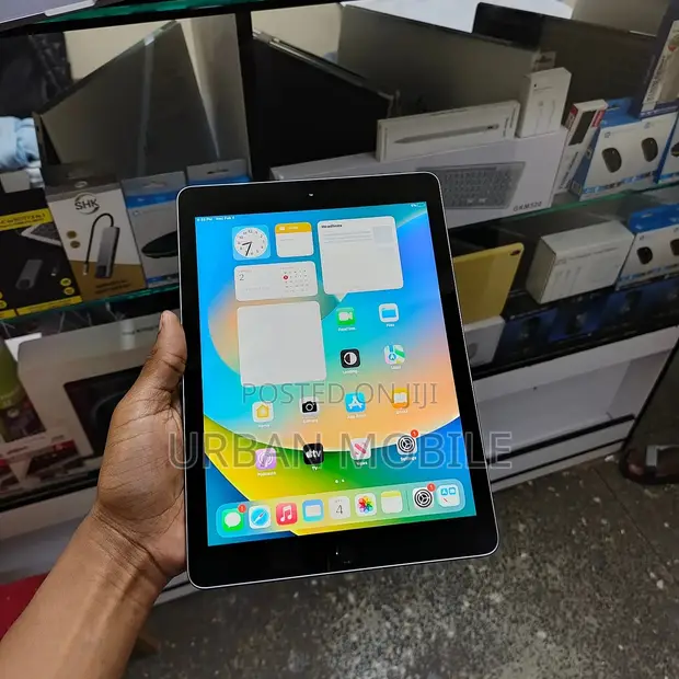 Apple iPad 9.7 32GB Silver (Amfani) - 1