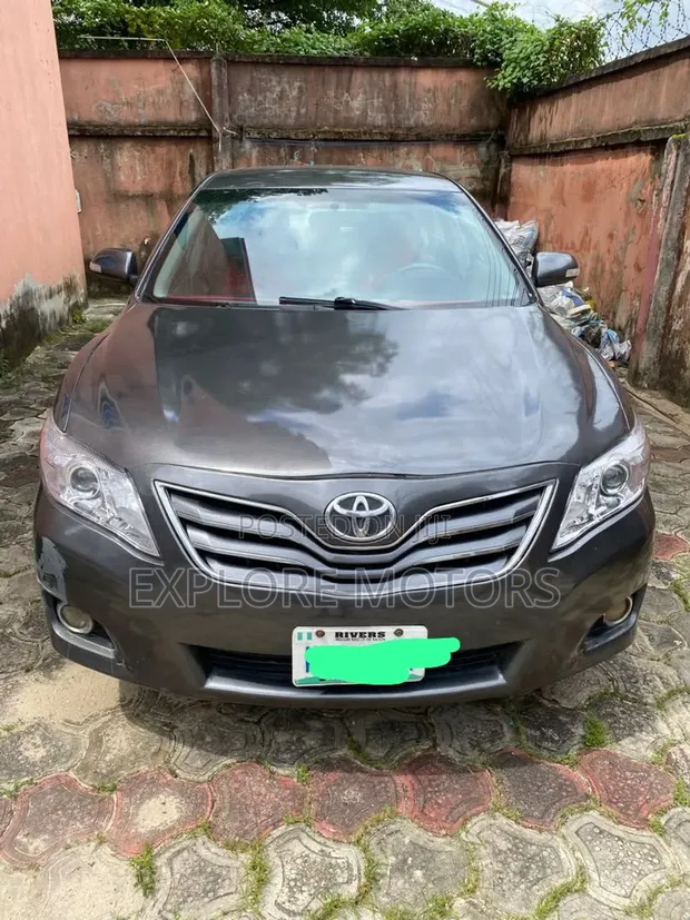 Toyota Camry 2010 Gray - 1