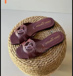 Louis Vuitton Takalmi Flats - Sabbin Shigo da Su