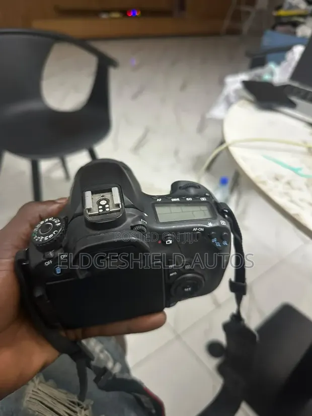 Canon EOS 60D DSLR Camera with Lens - 1