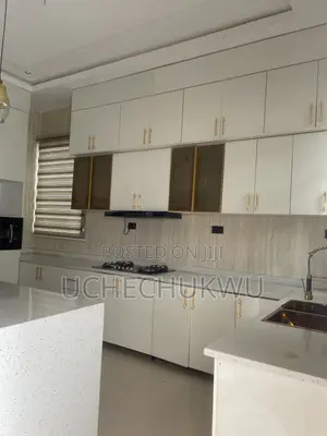 6-Bedroom Penthouse a Fapline Estate, Dakwo District