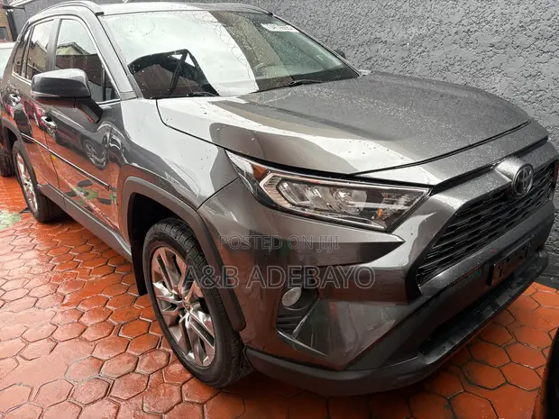 2021 Toyota RAV4 Foreign Used - 1