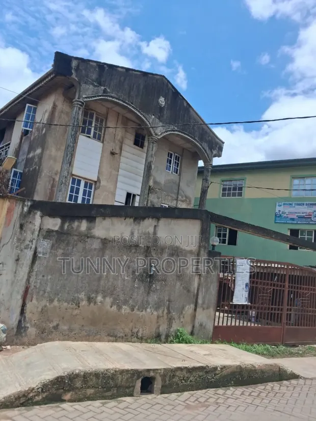 6-Bedroom House with Warehouse for Sale in Agege - 1