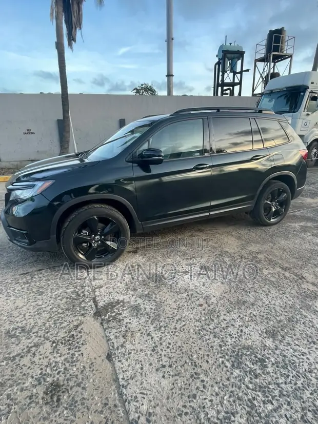 Honda Passport Touring AWD 2019 Green - 1