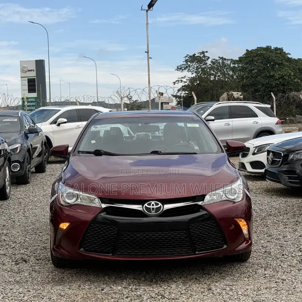2016 Toyota Camry XSE Burgundy - 1