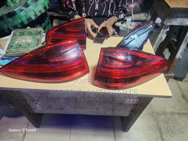 Porsche Cayenne Rear Light Set (Used) - 1