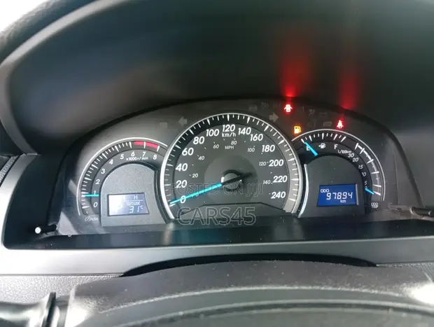 Toyota Camry 2015 Silver - 1
