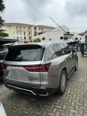 Lexus LX 600 2025 Silver