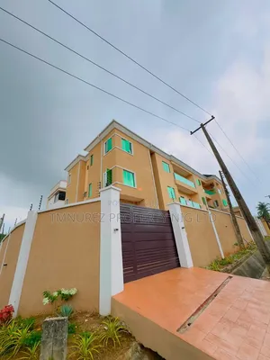 Gidan Kwalata 3 Bedroom a Magodo GRA, Lagos