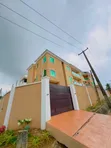 Gidan Kwalata 3 Bedroom a Magodo GRA, Lagos - 2