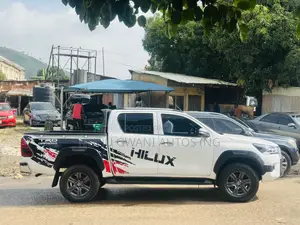 Toyota Hilux 2021 White