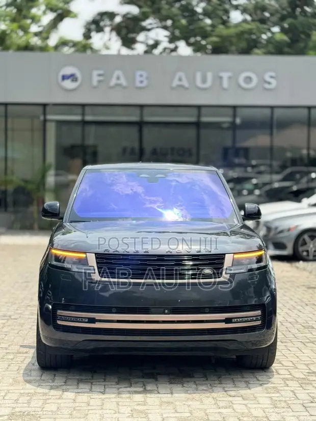 2023 Land Rover Range Rover Vogue P530 - 1