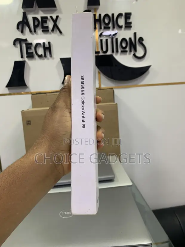 Samsung Galaxy Watch FE - Pink - 1