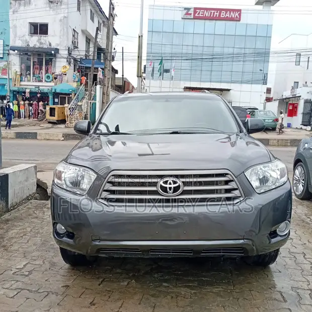 Toyota Highlander SE SUV 2010 - 1