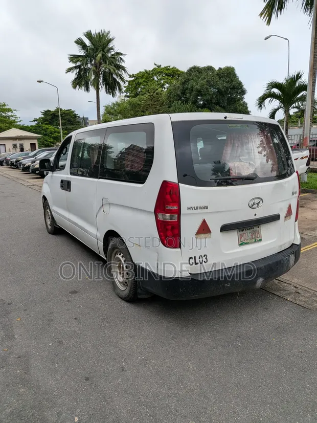Hyundai H200 2013 White - 1