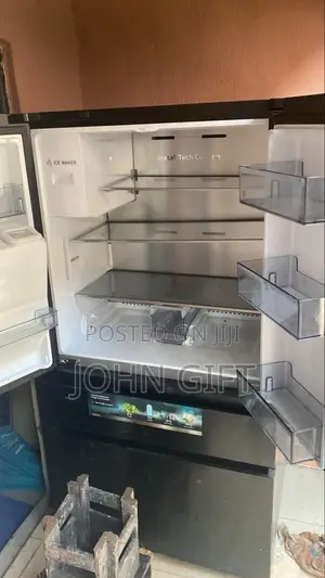 Hisense French Door Side by Side Refrigerator Da Masu Ƙirƙirar Kankara