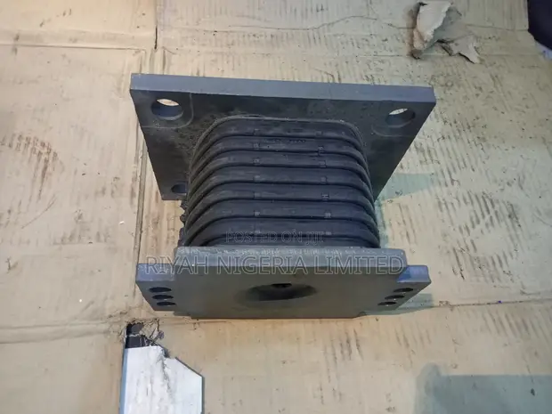 Rubber Cab Mount / Cabin Buffer Block for Heavy Duty Trucks - 1