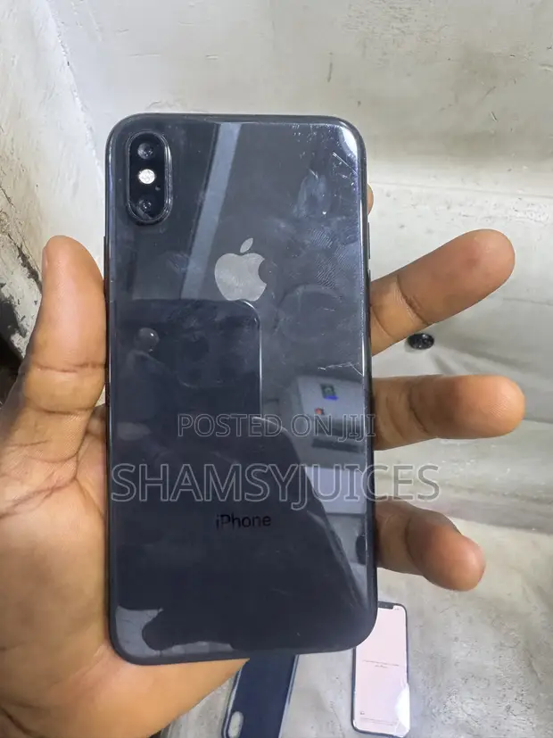 Apple iPhone XS 256GB Black - 1