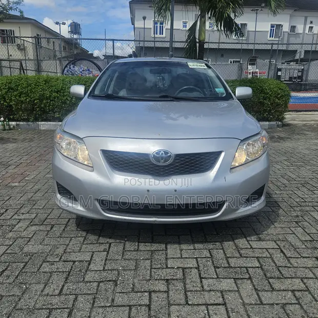 2010 Toyota Corolla LE Silver - 1