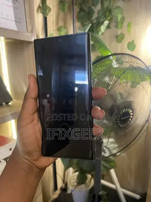 Samsung Galaxy S22 Ultra 128GB Black (Cracked Screen)