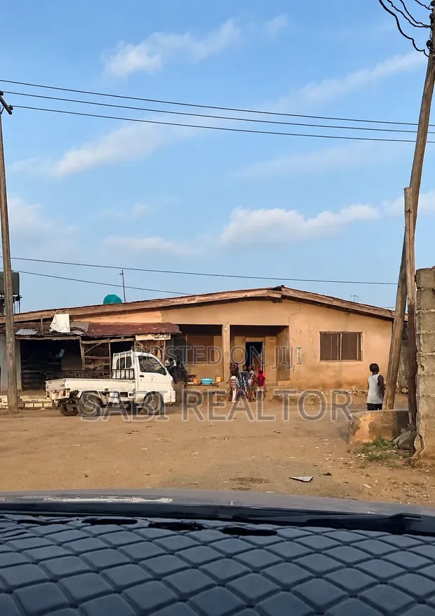 Demolishable Bungalow, 660sqm, Abule Egba - 1