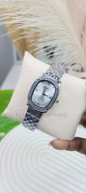 Keep Moving Silver Face Chain Wristwatch