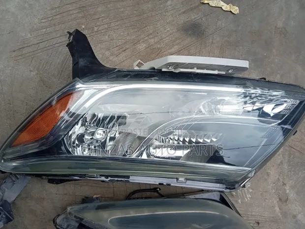 Nissan Pathfinder 2015 Headlight Replacement - 1
