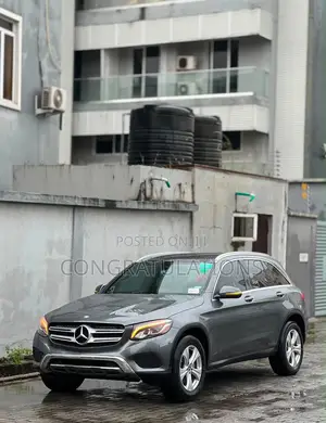 2017 Mercedes-Benz GLC300 4Matic Gray