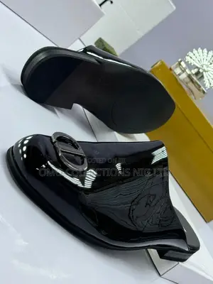 Dior Men's Black Patent Leather Slides - Cikakken Akwati