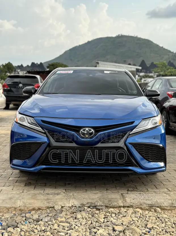 2019 Toyota Camry XSE 2.5L Blue - 1