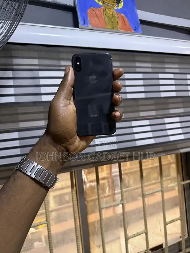 Apple iPhone X 64GB Black - 1