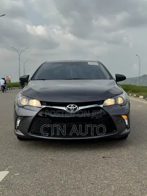 2016 Toyota Camry SE Sedan