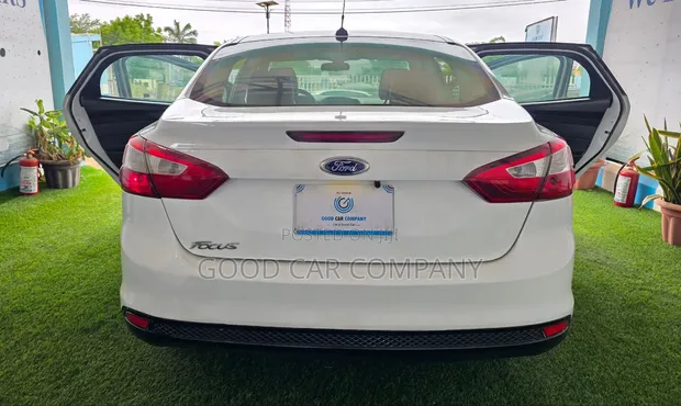 Ford Focus 2013 White - 1