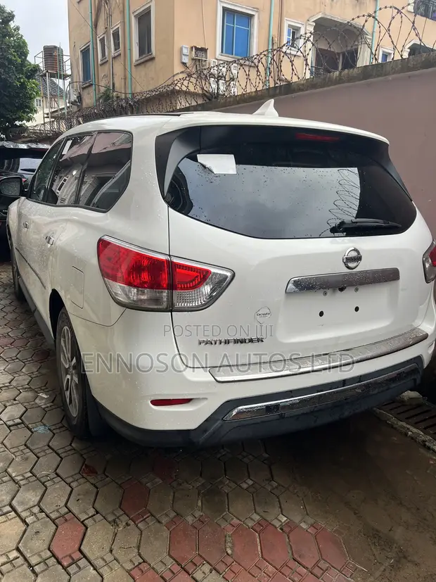 Nissan Pathfinder 2013 Fari - 1