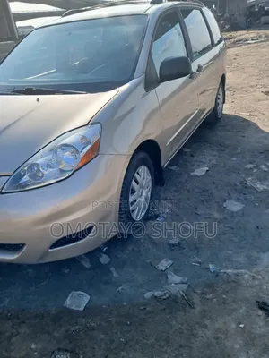 2008 Toyota Sienna CE FWD Minivan - Gold