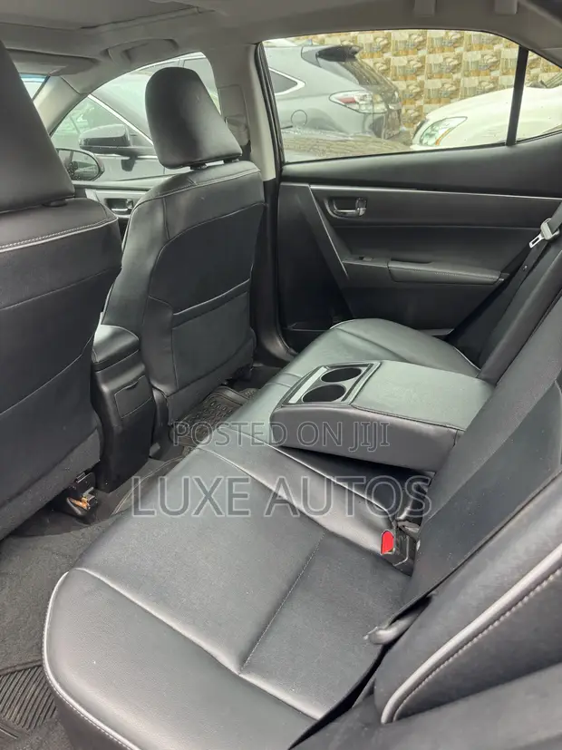 2017 Toyota Corolla XLE Sedan - Wannan Waje Ne Aka Yi Amfani Dashi - 1