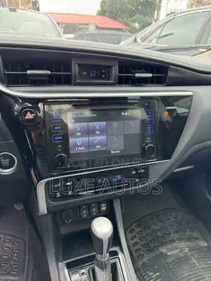 2017 Toyota Corolla XLE Sedan - Wannan Waje Ne Aka Yi Amfani Dashi